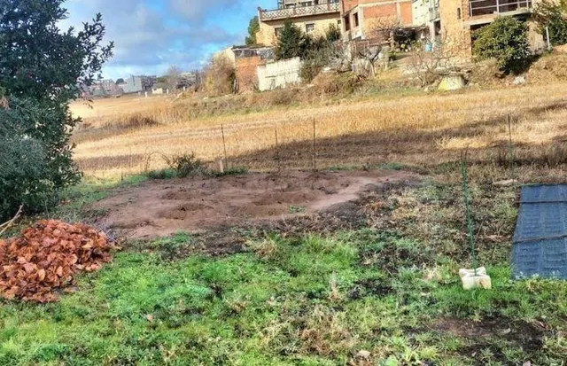 SE VENDEN 2 suelos urbanizables OKUPADOS en C Sud3-Canal Ind - foto 3