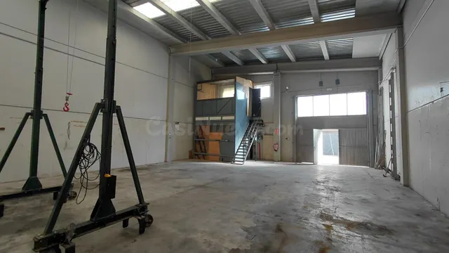 NAVE INDUSTRIAL EN VENTA O ALQUILER – POLÍGONO EL RUBIAL, VI - foto 4