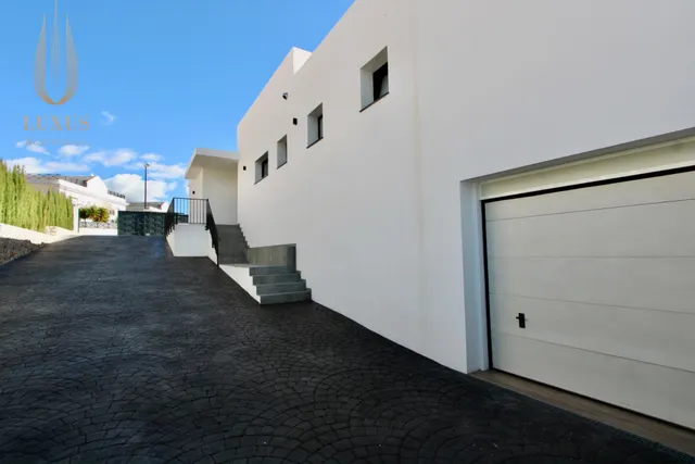 Villa en una sola planta con privacidad y bonitas vistas — 37