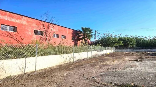 Se vende suelo industrial con nave — 12
