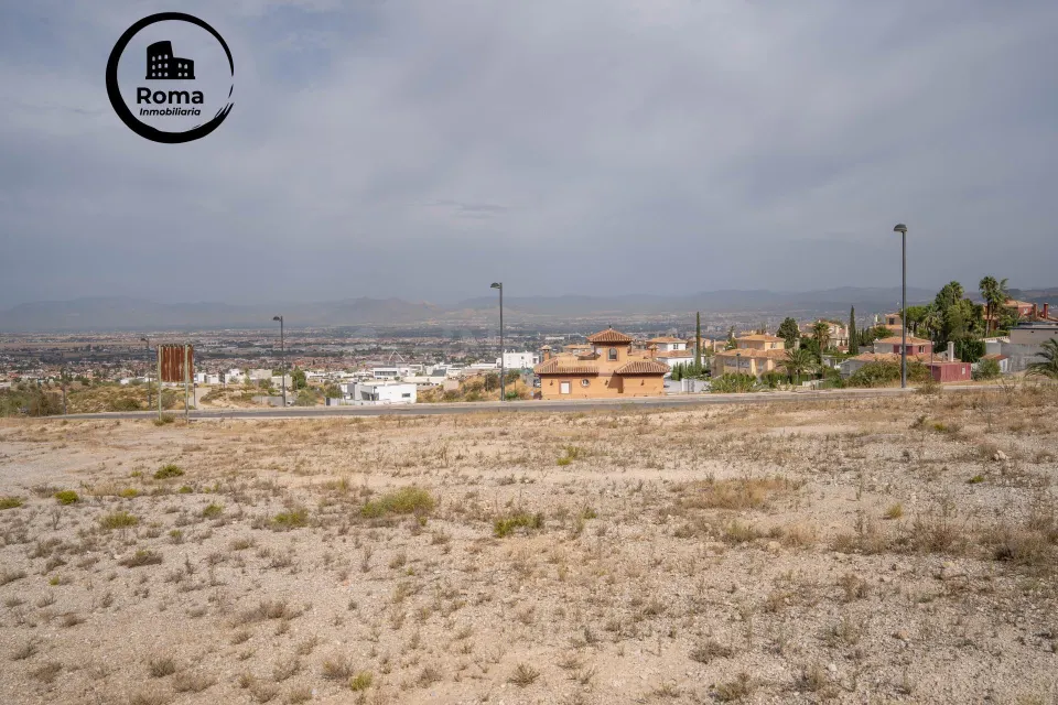 Terreno urbano de 750 m2 en Altos de La Zubia. Parcela 17, manzana M