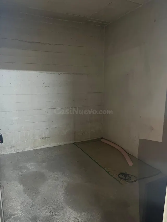 Se VENDE plaza de parking junto con trastero en la zona de C - foto 5