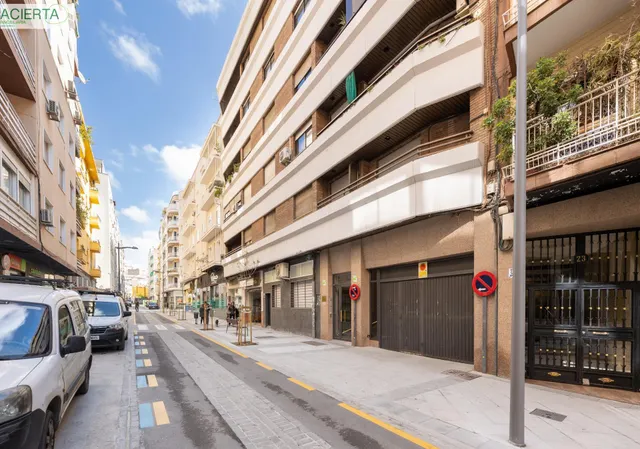 VIVIENDA EN ZONA CENTRO - ALHAMAR, CON PLAZA DE GARAJE Y CALEFACCIÓN — 28