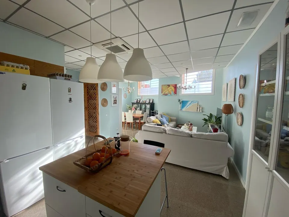 Local en Planta baja adaptado como vivienda con dos locales y superficie total 400m2