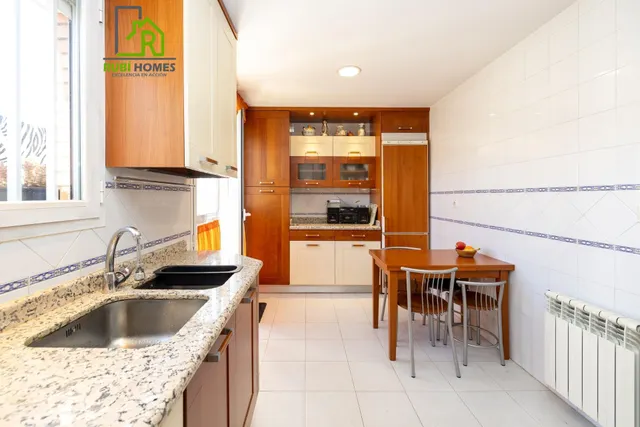 En venta casa unifamiliar en recinto cerrado en Granada capital — 10