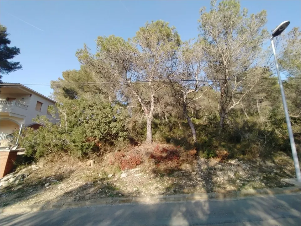 TERRENO URBANO A LA VENTA DE 994M2 EN CALAFELL URBANIZACIÓN MAS ROMEU