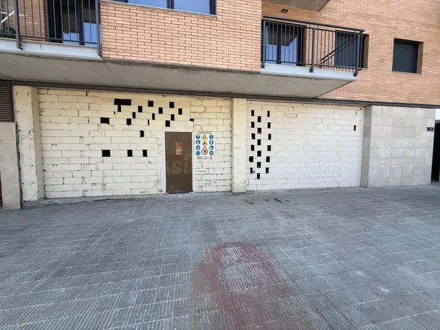 Amplio local comercial en Igualada de 1.030 m2 con gran terr - foto 5