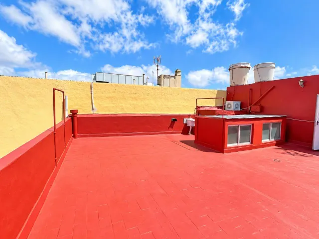 Vivienda de cuatro dormitorios con balcón en Arucas - Santidad — 50