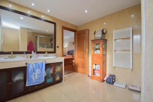 Chalet en venta en Maracena — 33