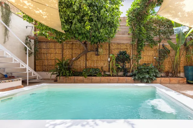 Casa unifamiliar en venta  con piscina privada, 5 dormitorios y amplio patio en Málaga — 40