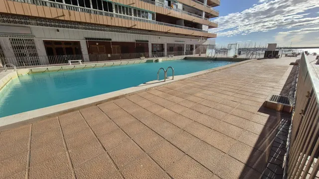 ¡SUPER PRECIO! APARTAMENTO EN PRIMERA LINEA DE PLAYA CON VISTAS AL MAR + PISCINA COMUNITARIA — 16