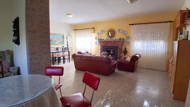 CASA CON TERRENO RÚSTICO VENTA ALMENARA DE TORMES. Urbis te ofrece una casa con terreno rústico en venta en Almenara de Tormes, Salamanca. — 49