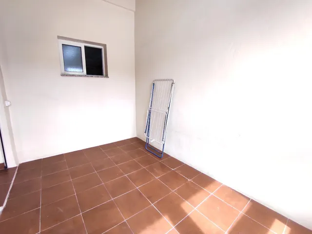 SE VENDE CASA CON AMPLIO PATIO EN PINOSO. — 11