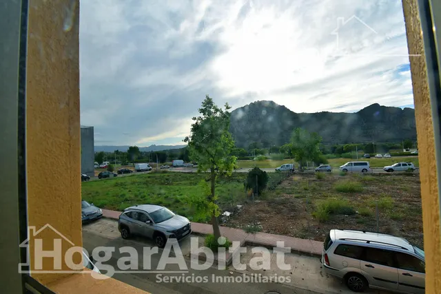 CASA CON TERRAZA Y VISTAS DESPEJADAS A LA MONTAÑA — 46