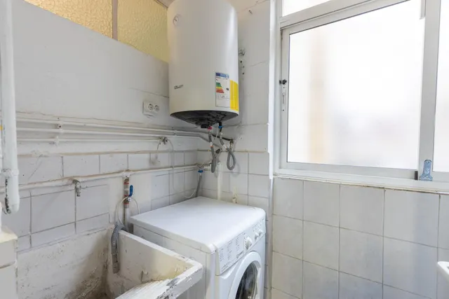 Piso ideal para inversión con alta rentabilidad junto a facultades de  Cartuja en Granada — 28