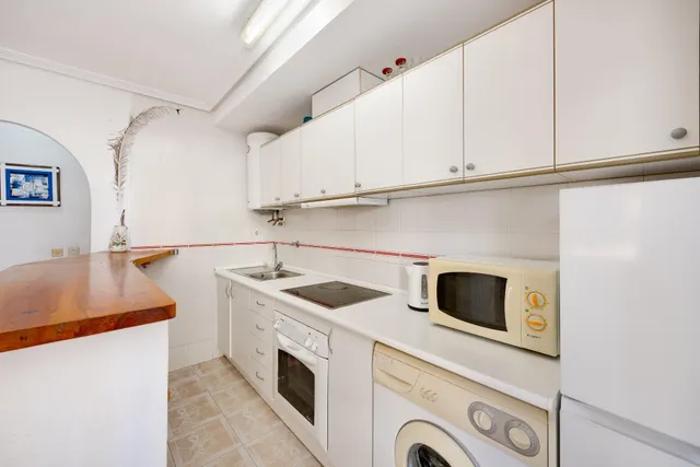 Apartamento de 1 dormitorio con plaza de garaje y piscina comunitaria en La Mata — 8