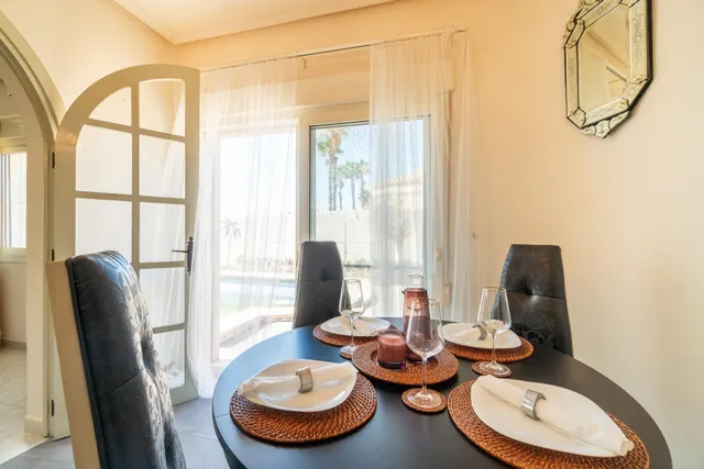 Maravillosa villa de una sola planta (aprox. 161 m2) con gran piscina privada. Cerca de colegios, del La Zenia Boulevard, ¡y a tan solo 15 minutos a pie de Playa Flamenca! — 24