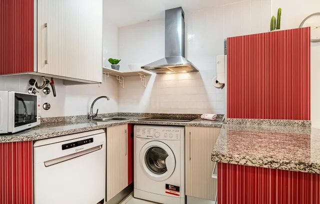 Apartamento reformado con licencia turística en Avenida Juan - foto 5