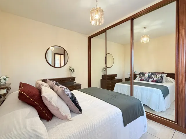Casa con cuatro dormitorios, terrazas y amplio garaje en Oleiros — 15