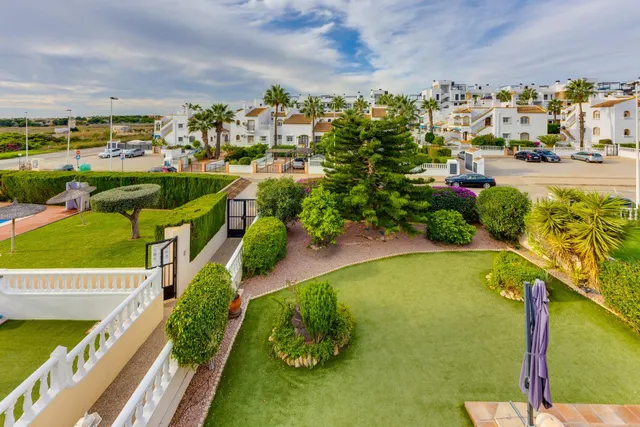Exclusiva Villa con Jardin de ensueño en Los Dolses, a pasos - foto 2