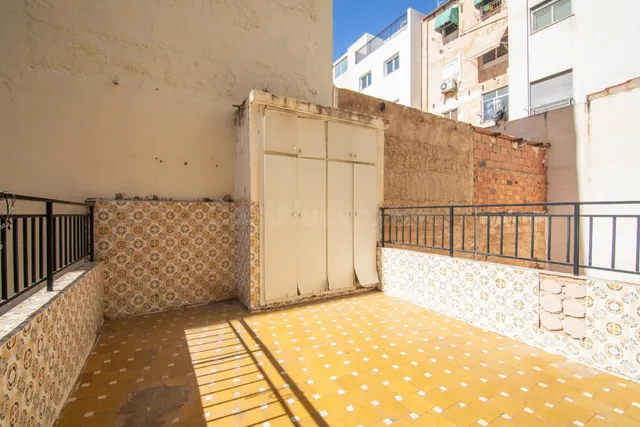 ¿Buscas una gran vivienda a escasos metros del centro? — 39