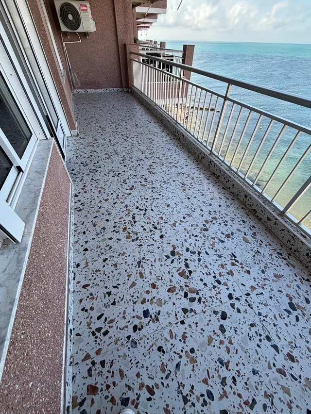 PRECIOSO APARTAMENTO FRENTE AL MAR, UN SUEÑO A SU ALCANCE — 27