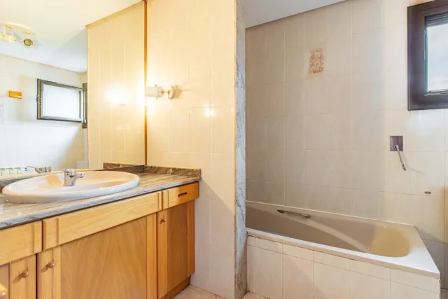 Una residencia exclusiva con terrazas panorámicas en un paraíso natural. — 22