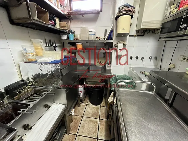 **Oportunidad Única: Bar-Restaurante en Pleno Funcionamiento** — 13