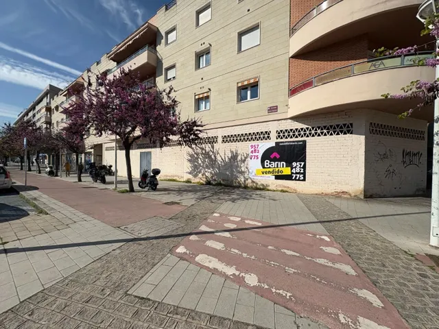 LOCAL GRAN CAPITAN — 2