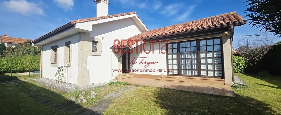 CASA INDEPENDIENTE DE PLANTA BAJA CON PISCINA. GALIZANO