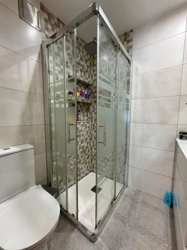 Excelente piso de 4 habitaciones con terraza, plaza de garaje y trastero en Roc Blanc (Terrassa) — 24