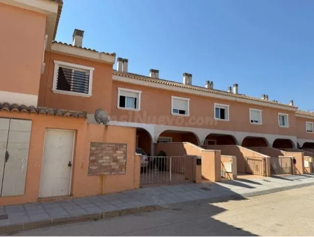 SE VENDE casa adosada OKUPA en C FRAY BARTOLOME CASAS 1 de T - foto 3