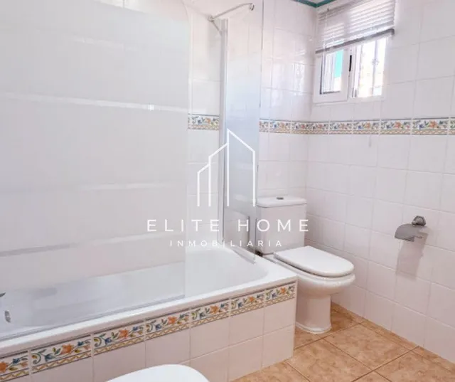 Una villa para disfrutar en familia en exclusiva urbanización y con el mediterráneo como horizonte — 41
