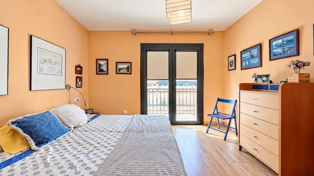 Ático dúplex de 5 dormitorios en el corazón de Valls con garaje privado y piscina — 24