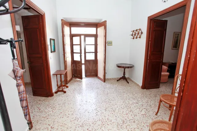 Casa de pueblo 4 habitaciones, planta baja con patio, garaje y gran potencial en La Palma — 4
