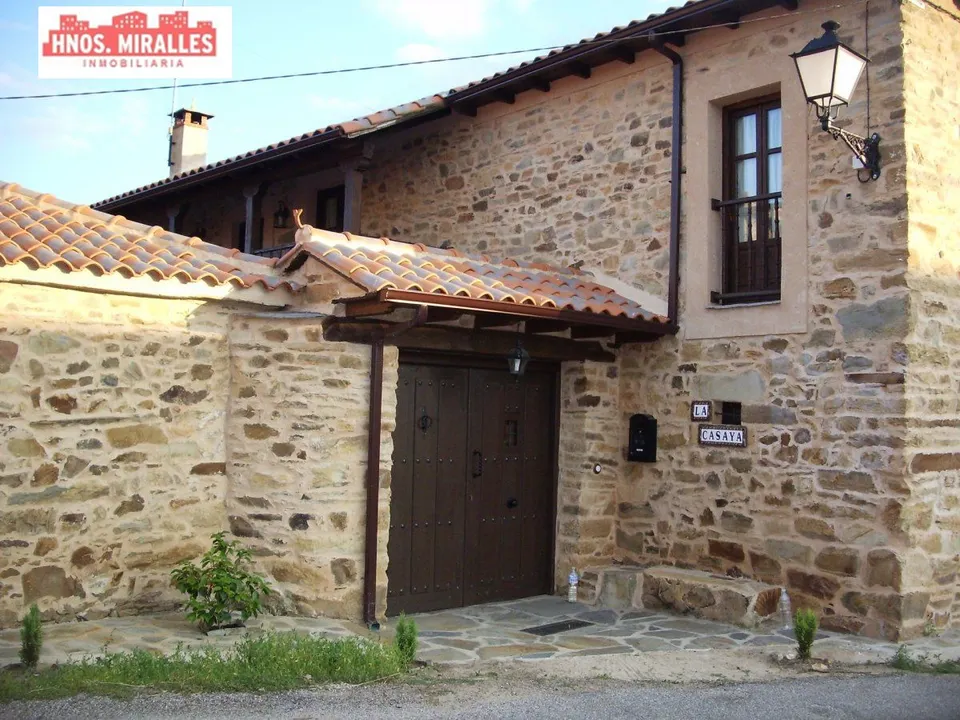SE  VENDE CASA TIPICA MARAGATA INDEPENDIENTE EN EL CAMINO DE SANTIAGO