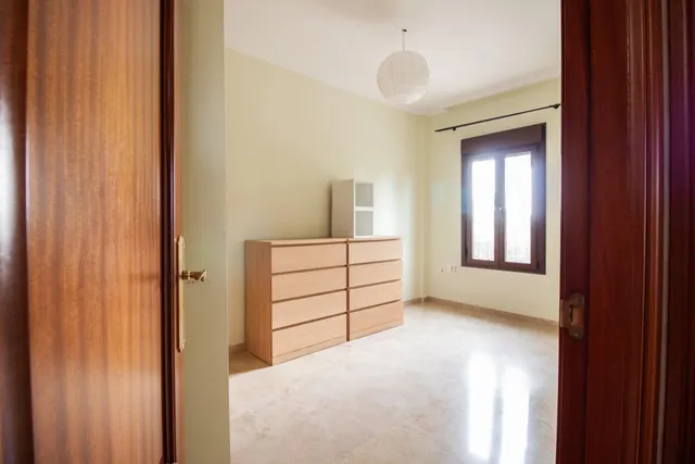 ¡Tu nuevo hogar en Bormujos! Magnífico chalet en alquiler con patio. — 31