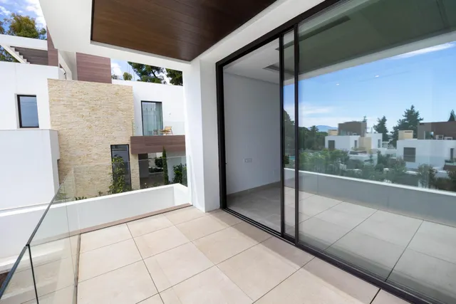 DOS ESPECTACULARES VILLAS RECIÉN TERMINADAS EN EL CENTRO DE MARBELLA — 33