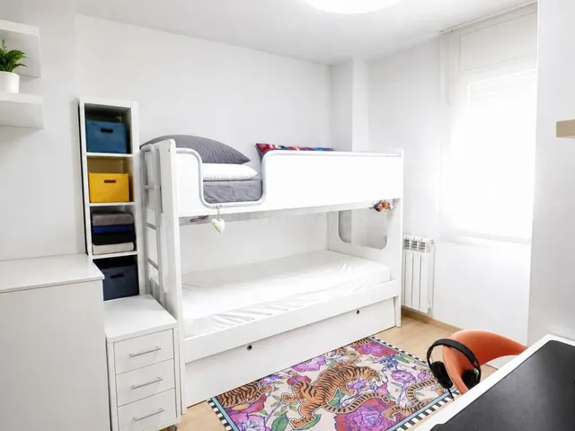 Amplia vivienda seminueva con dos terrazas, zona comunitaria y dos plazas de parking opcionales en la zona de Sagrada Família de Manresa — 10