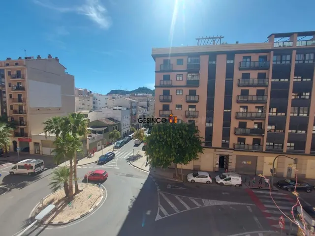 PISO CON CUATRO DORMITORIOS Y GARAJE ¡¡EN URBANIZACIÓN!! - foto 4