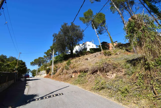 TERRENO A DOS CALLES CON VISTAS Y BUENA ORIENTACIÓN EN MAS MESTRE — 7