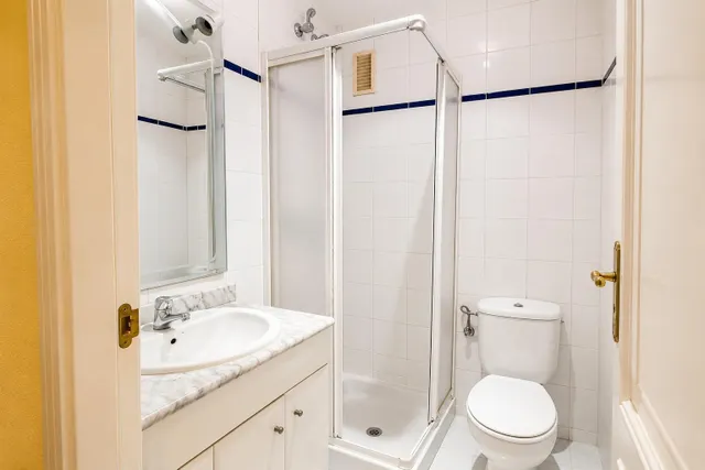 AMPLIO PISO EN VENTA EN CALLE MOLINO DE VIENTO, FUENGIROLA — 6