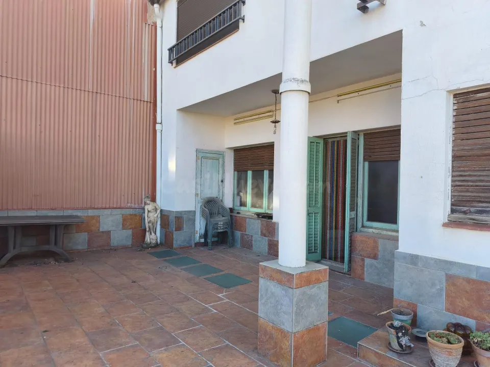 Casa zona La Parada con muchas posibilidades
