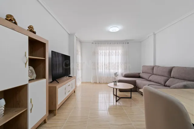 Amplio apartamento reformado en el corazón de Formentera del Segura — 5