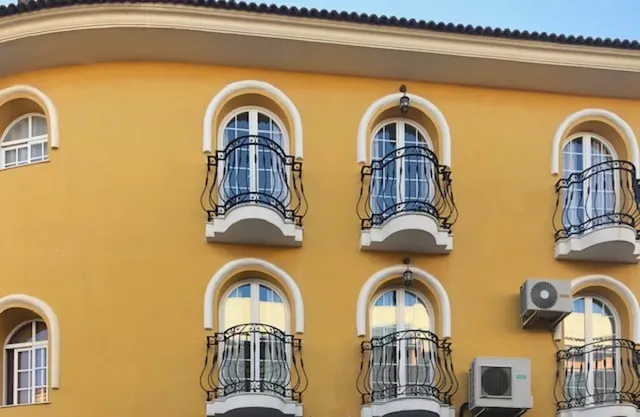 Edificio con piso dúplex y local en planta baja en el centro de Alhaurin de la Torre. — 37