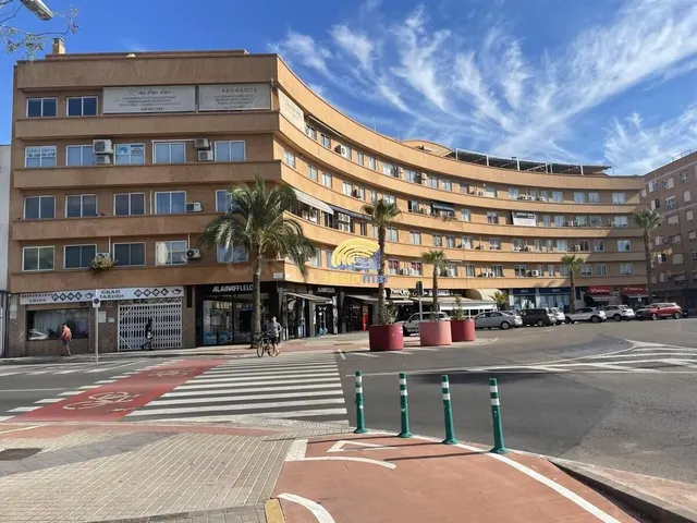 ESTUPENDA OFICINA EN EL EDIFICIO LA ROTONDA