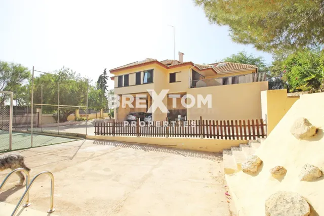 CHALET CON PARCELA DE 2040 METROS CON PISCINA Y PISTA DE TEN - foto 4