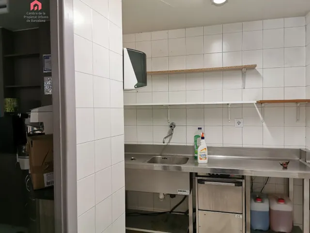 ESCORXADOR. LOCAL COMERCIAL IDEAL CAFETERIA — 26