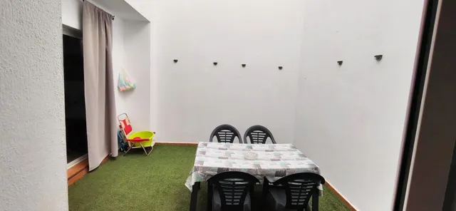 Casa de esquina con patio y chimenea en Villaverde del Río — 22