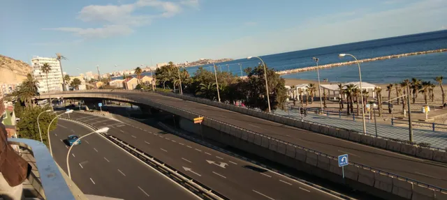 Junto a la Playa del Postiguet: Local Comercial y Vivienda en Primera Línea — 8